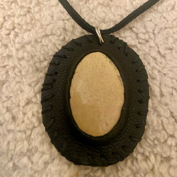 Natural Picture Jasper leather cuff and natural Sandstone necklace. - Picture 11 of 12
